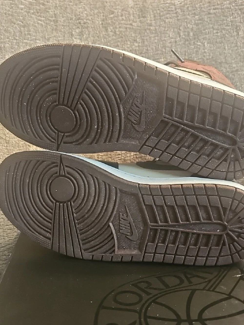 Air Jordan 1 Mid SE 'Paris YMCA'